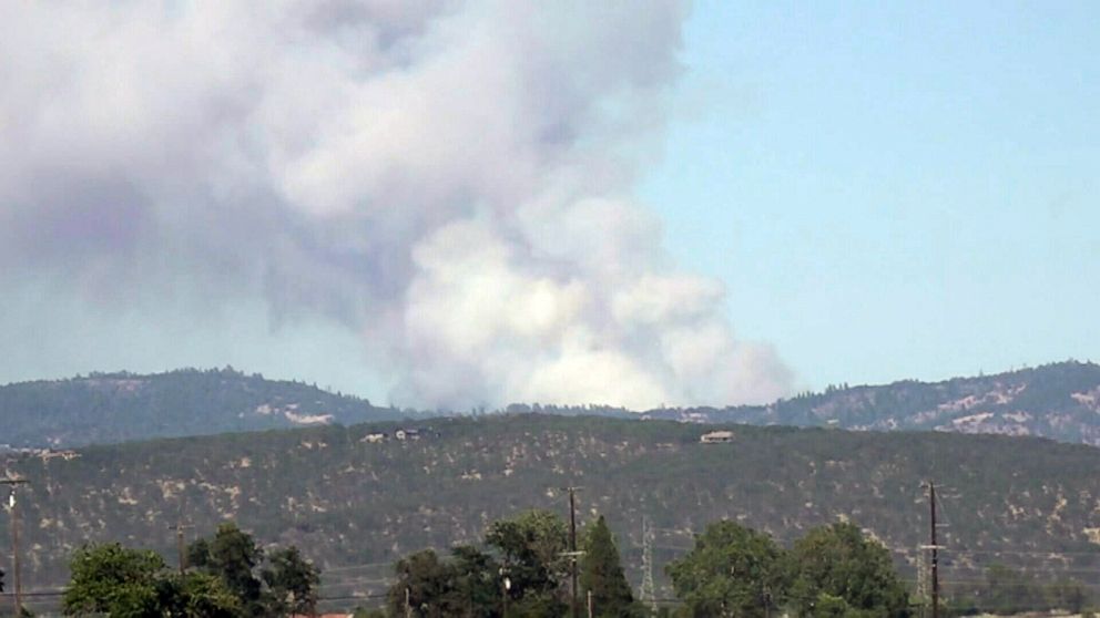 PHOTO: Smoke billows as Rices Fire burns in Nevada County, Calif.