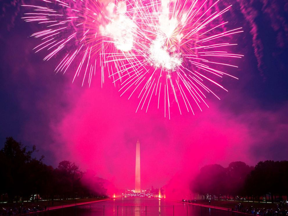 PHOTO: Fireworks illuminate the National Mall in celebration of Independence Day in Washington, D.C., July 4, 2018.