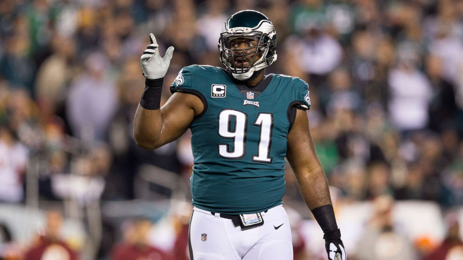 NFL player Fletcher Cox calls 911 as man allegedly attempts to
