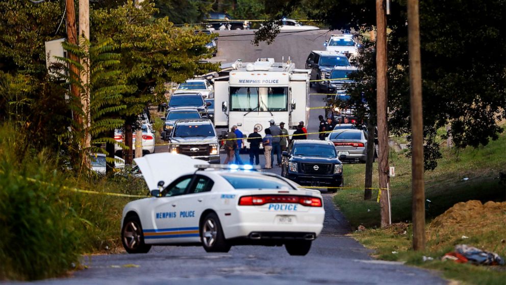 PHOTO: Memphis police officers search an area where the body of Eliza Fletcher was found, in South Memphis, Tenn., Sept. 5, 2022. 