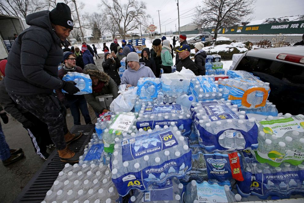 PHOTO: In this March 5, 2016, file photo, volunteers distribute bottled water to help combat the effects of the crisis when the city's drinking water became contaminated with dangerously high levels of lead in Flint, Mich.