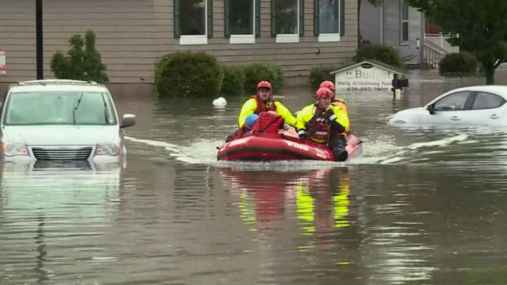 1 dead after historic rainfall in St. Louis causes flash flooding