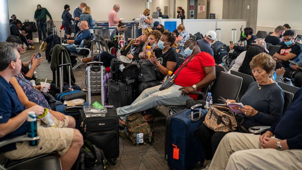 PHOTO: JetBlue Airways passengers in a crowded terminal April 7, 2022 in the Fort Lauderdale-Hollywood International Airport in Fort Lauderdale, Fla.