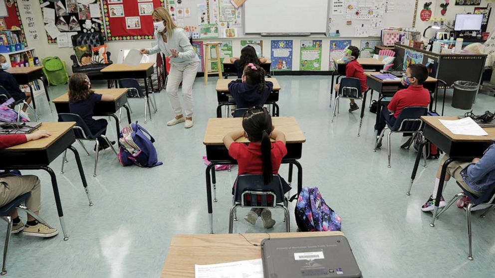 PHOTO: Sarita Sanmiguel teaches her kindergarten class at Redland Elementary in south Miami-Dade, Fla., Oct. 5, 2020.