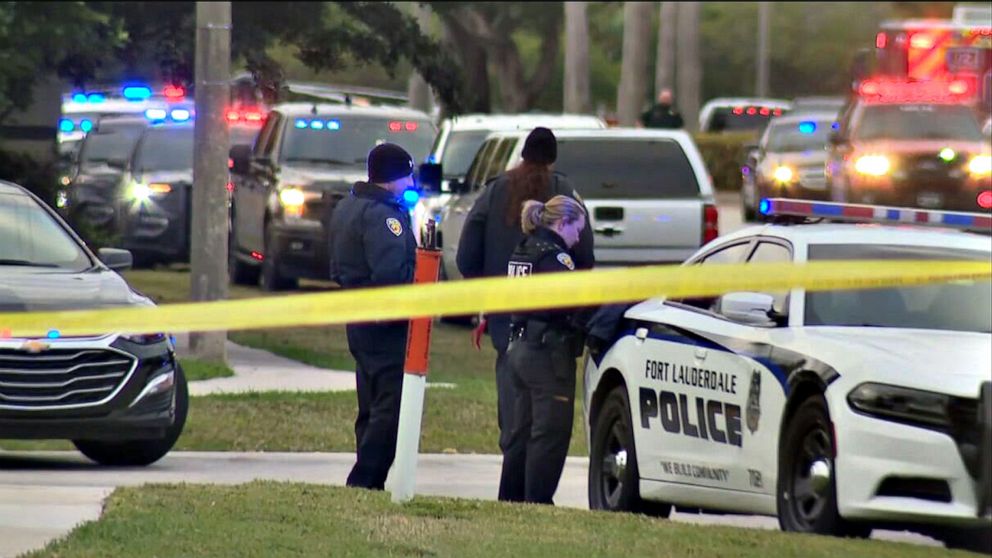 2 Fbi Agents Killed 3 Hurt In Shooting While Serving Warrant In Florida Officials Abc News