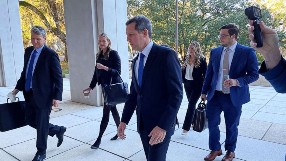 PHOTO: Suspended prosecutor Andrew Warren (center) arrives at U.S. District Court in Tallahassee, Fla., with his legal team, including David O’Neil (left), on Dec. 1, 2022.