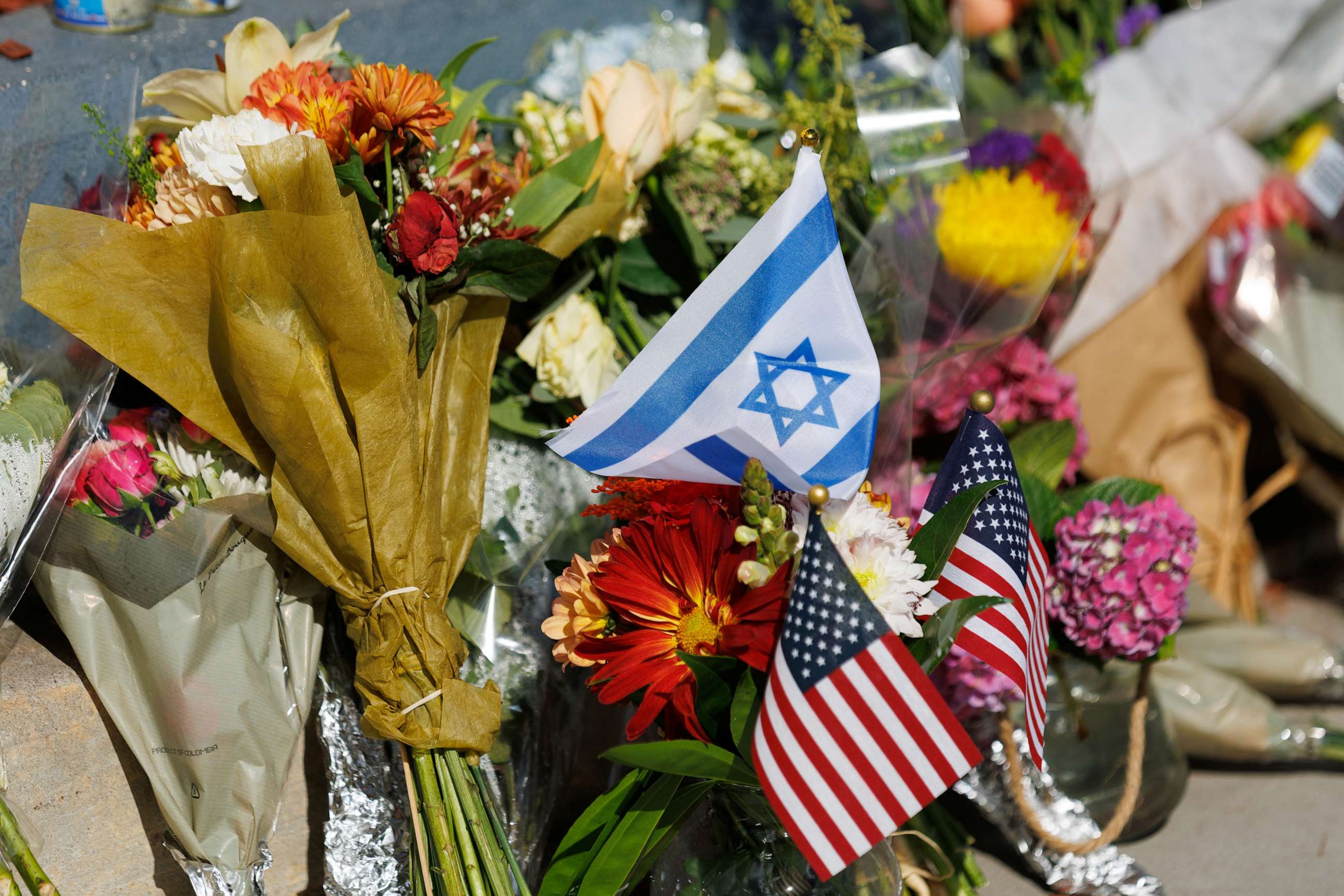 PHOTO: Flowers and flags are placed at the exact location on the sidewalk of the alleged assault on Paul Kessler on Sunday in Thousand Oaks, Calif., Nov. 7, 2023.