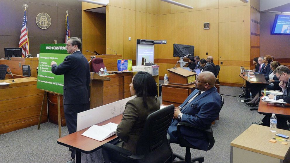 PHOTO: Fulton County prosecutor John Floyd makes the state's closing argument in the Atlanta Public Schools test-cheating trial before Judge Jerry Baxter in Fulton County Superior Court, March 16, 2015, in Atlanta.