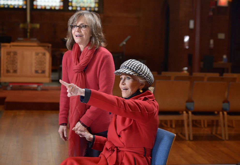 ABC News' Deborah Roberts sits down with actresses Jane Fonda and Sally Field to discuss protesting climate change on Capitol Hill with Fonda's "Fire Drill Fridays."