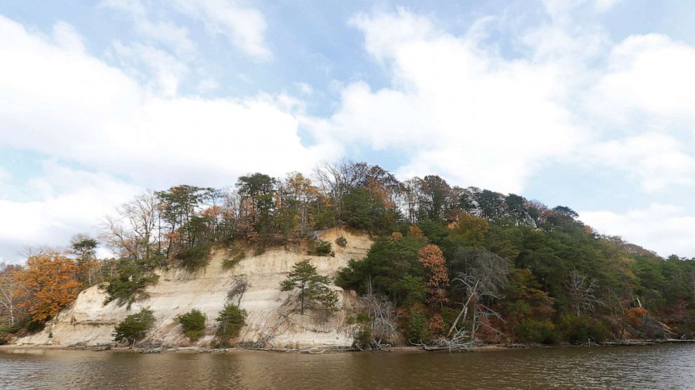 PHOTO: The shoreline of the Rappahannock river at Fones Cliff in Richmond County, Va., Nov. 17, 2015.