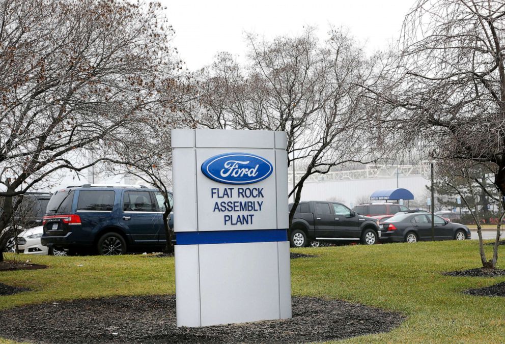 PHOTO: Vehicles are parked outside the Ford Motor Co. assembly plant in Flat Rock, Mich., Jan. 3, 2017.