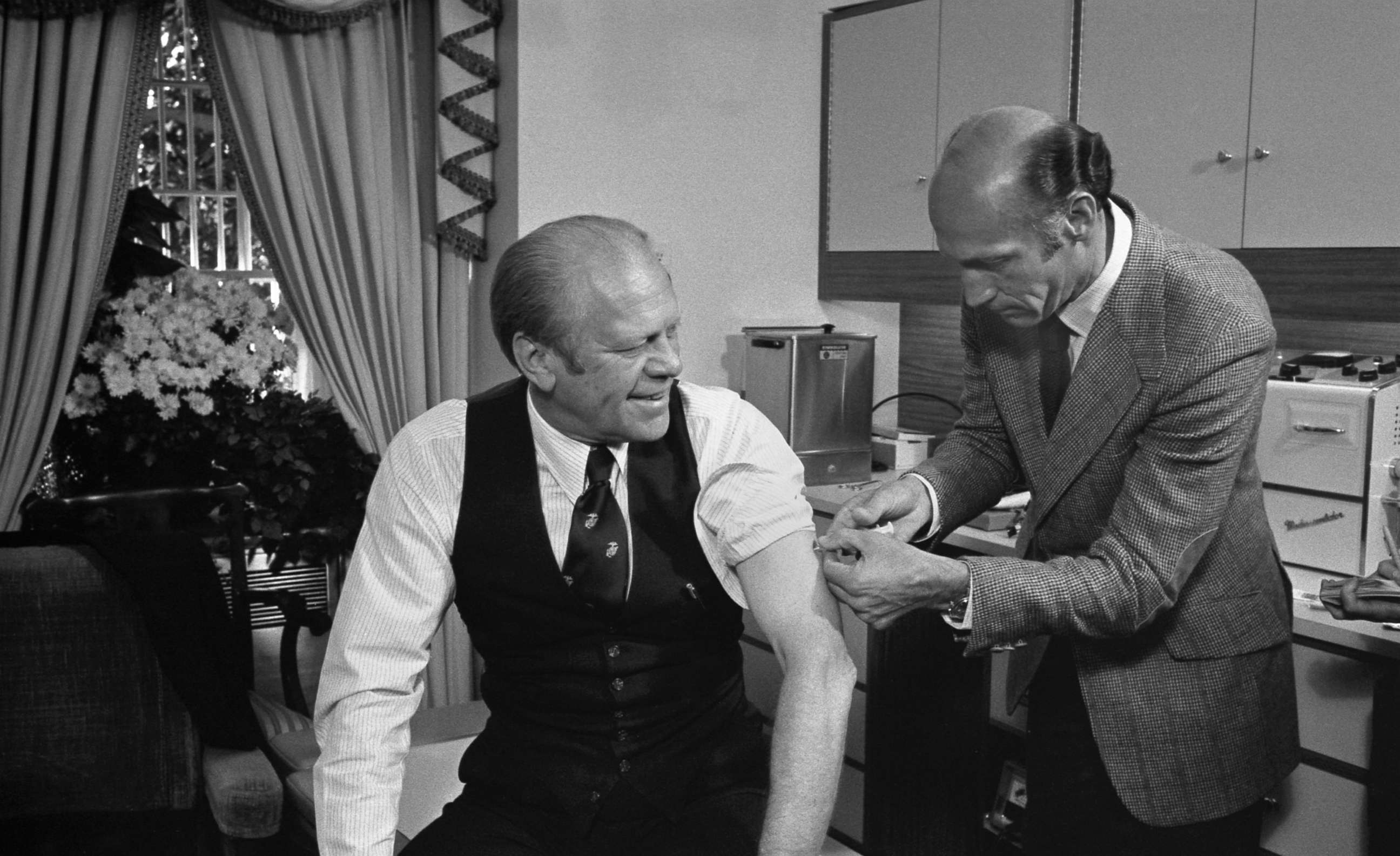 PHOTO: President Gerald Ford, his sleeve rolled up, is injected with a swine flu inoculation by White House physician Dr. William Lukash, Washington D.C., Oct. 14, 1976.