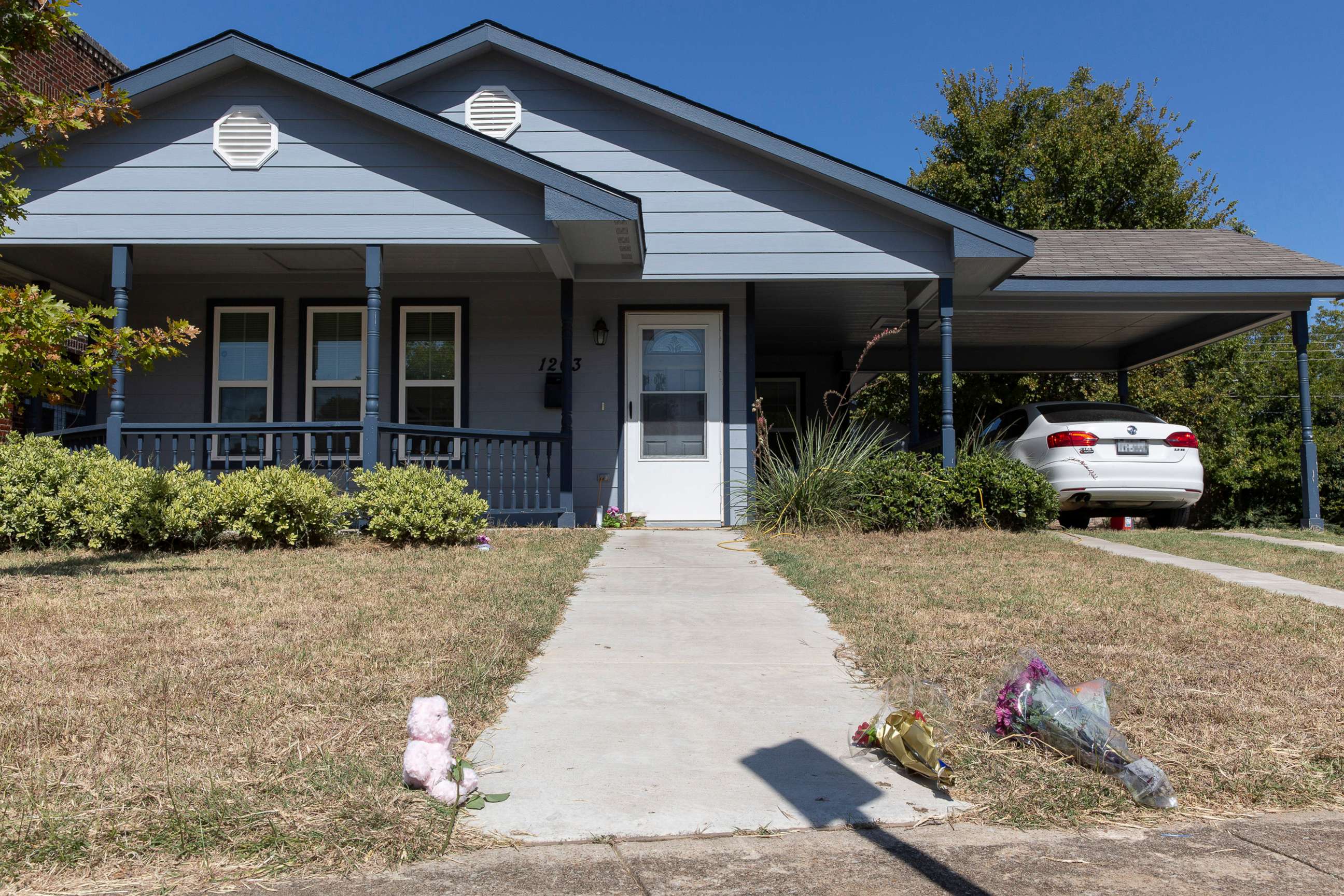 PHOTO: Flowers and a stuffed animal lay on the ground outside of the home where Atatiana Jefferson was killed early Saturday by a police officer, in Fort Worth, Texas, Oct. 13, 2019.