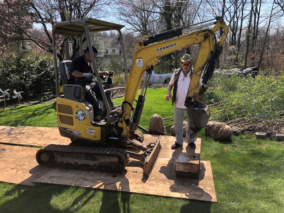 PHOTO: Two men try to open a safe found in Staten Island, N.Y. with a compact excavator, but the attempt was unsuccessful.