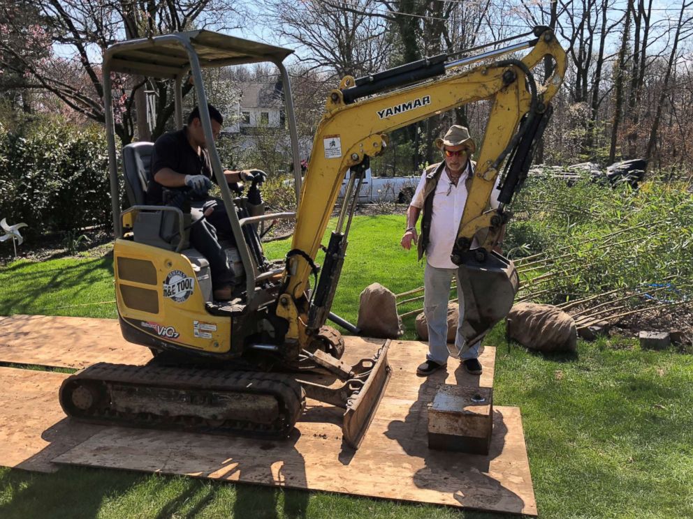 PHOTO: Two men try to open a safe found in Staten Island, N.Y. with a compact excavator, but the attempt was unsuccessful.