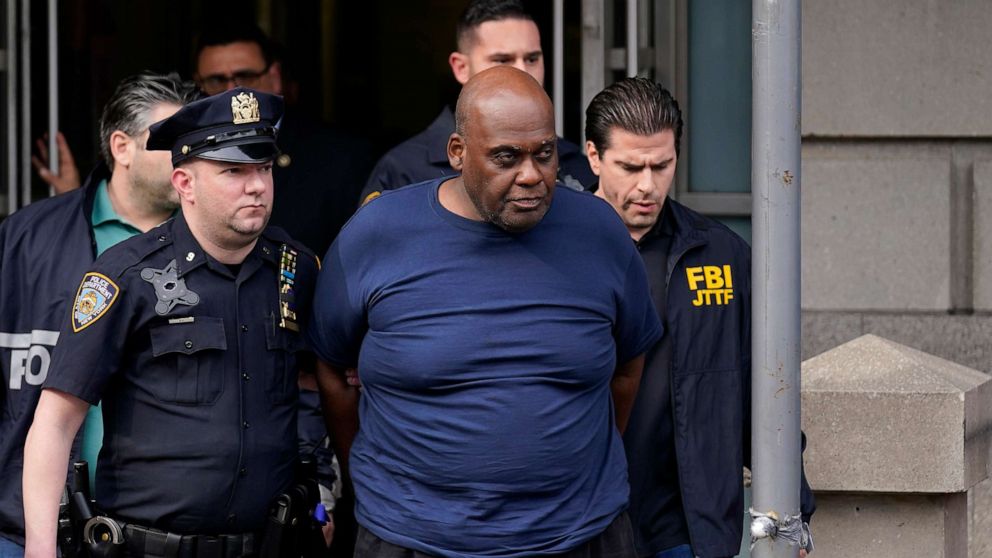 纽约市地铁枪手被判十个终身监禁