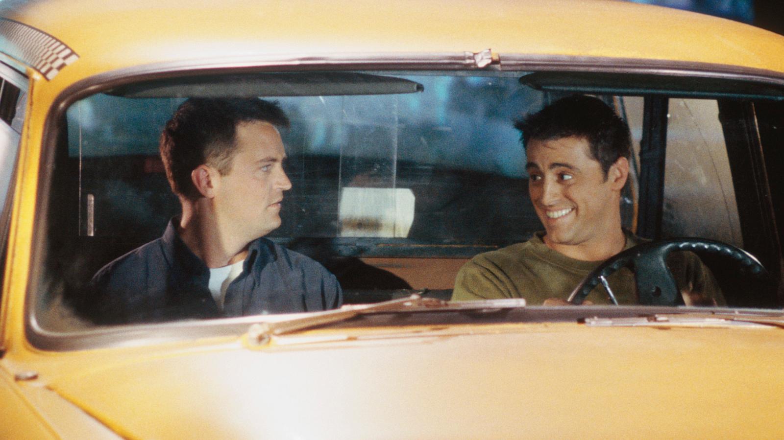 PHOTO: Matthew Perry as Chandler Bing, Matt LeBlanc as Joey Tribbiani in an episode of Friends.