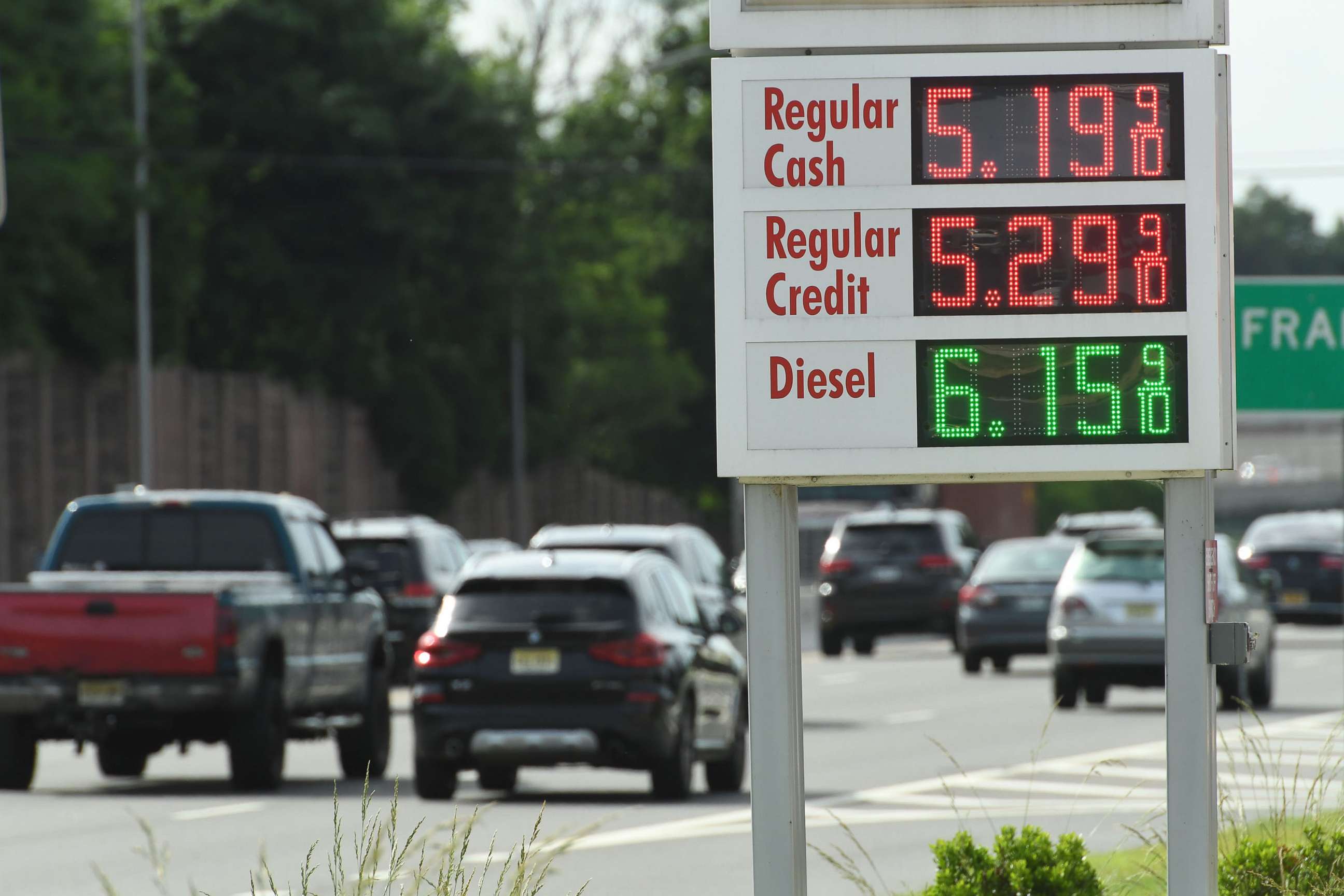 PHOTO: This Shell gas station on Route 17 in Ridgewood, N.J., is selling gas at $5.19 a gallon on June 7, 2022.
