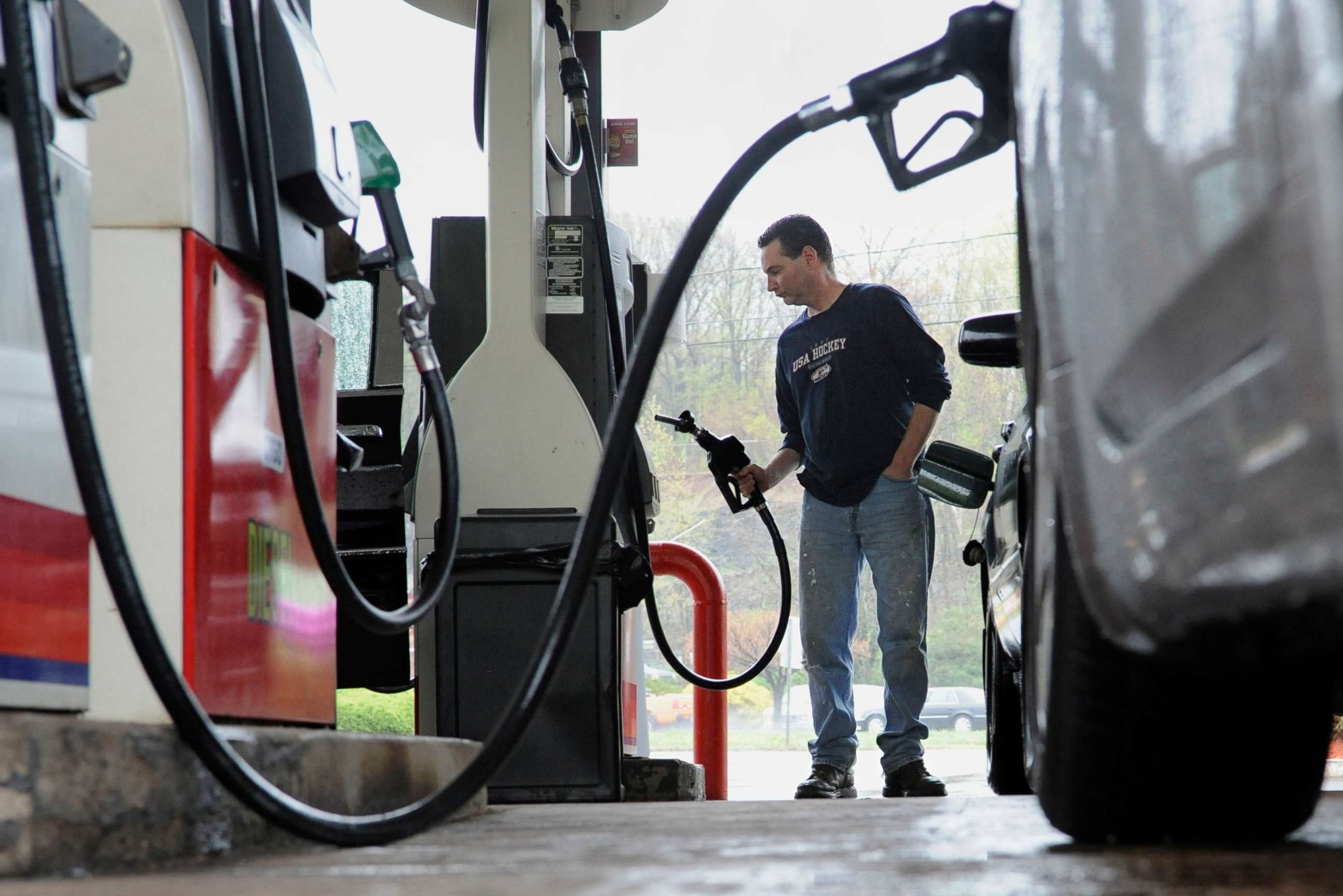 PHOTO: A man pumps gas at a station in Wethersfield, Conn., April 28, 2011. 