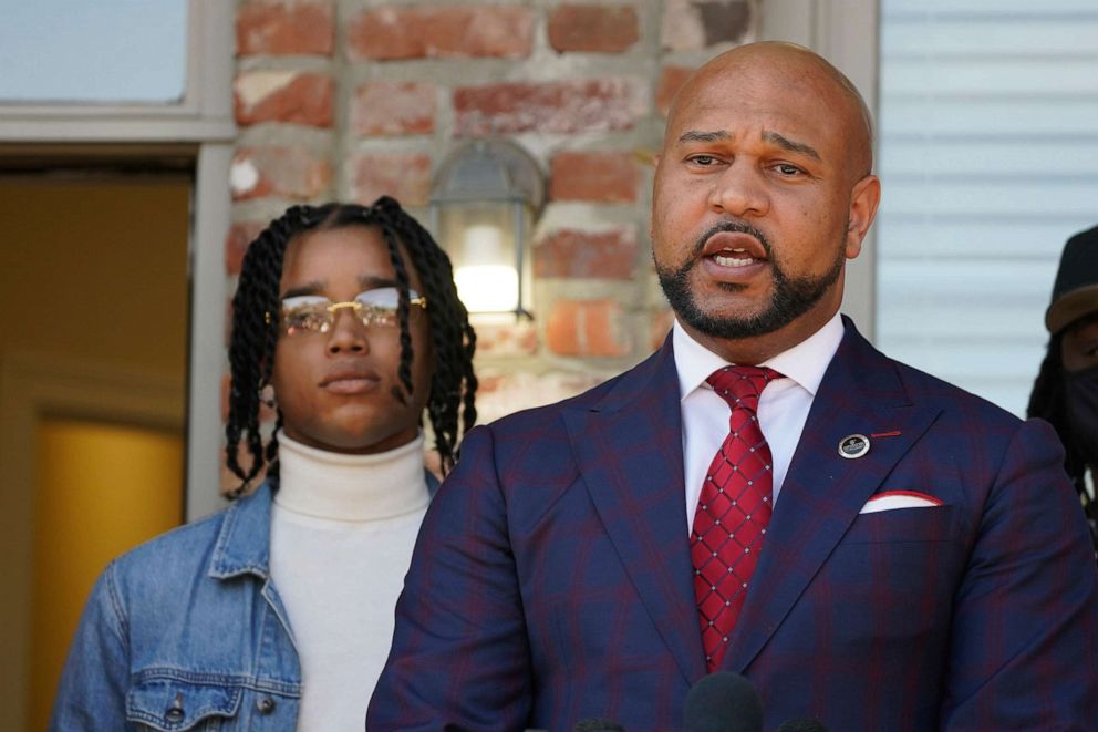 PHOTO: FedEx driver D'Monterrio Gibson, left, stands next to his attorney, Carlos Moore, during a news conference in Ridgeland, Miss., Feb. 10, 2022. 