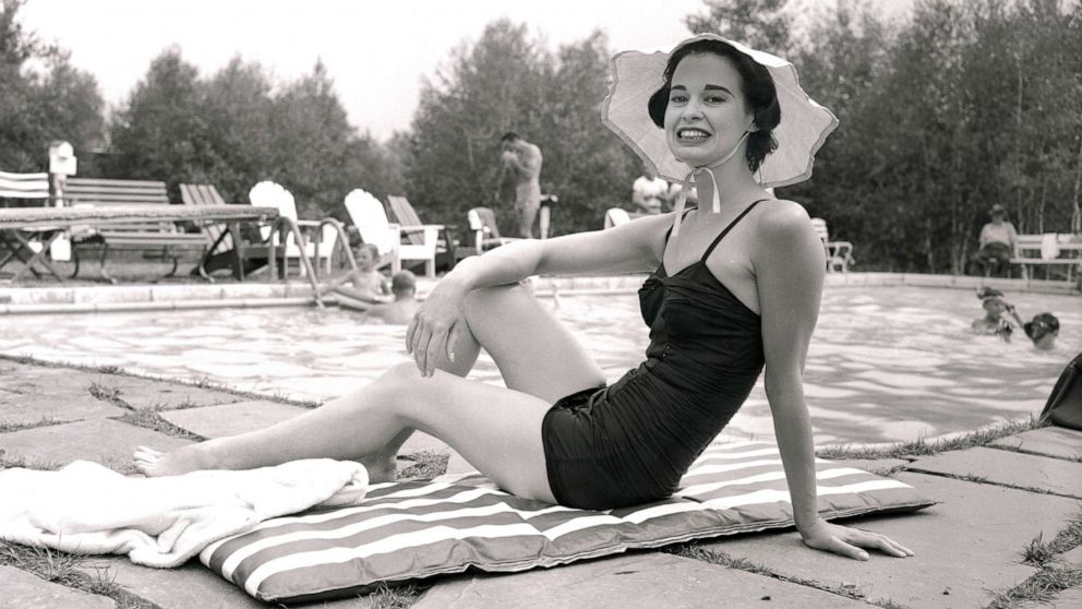 PHOTO:Gloria Vanderbilt Stokowski, who scored a success in her first stage appearance last week at the Pocono Playhouse, is shown during her hours of relaxation at her cottage, 
Aug. 23, 1954. 