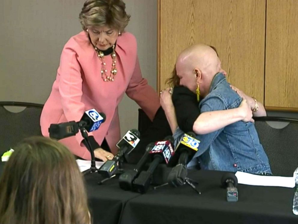 PHOTO: Attorney Gloria Allred at a press conference with two of the women who announced plans to sue a Ohio fertility clinic.
