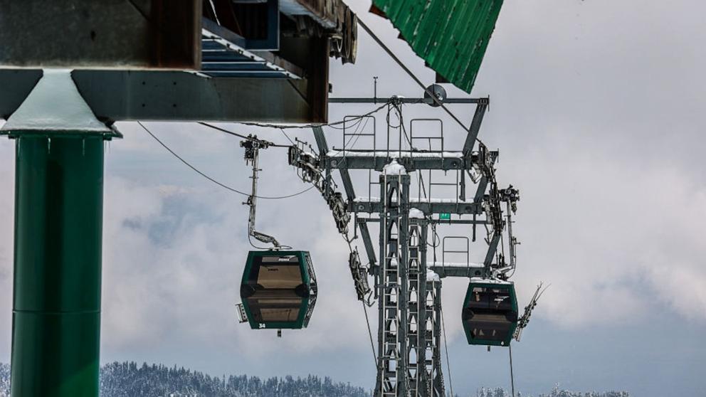 PHOTO: Winter Sports At Ski Resort Gulmarg