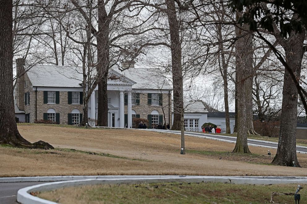 PHOTO: A general view of Graceland as fans gather outside Graceland to pay their respects to Lisa Marie Presley on Jan. 13, 2023 in Memphis, Tenn.