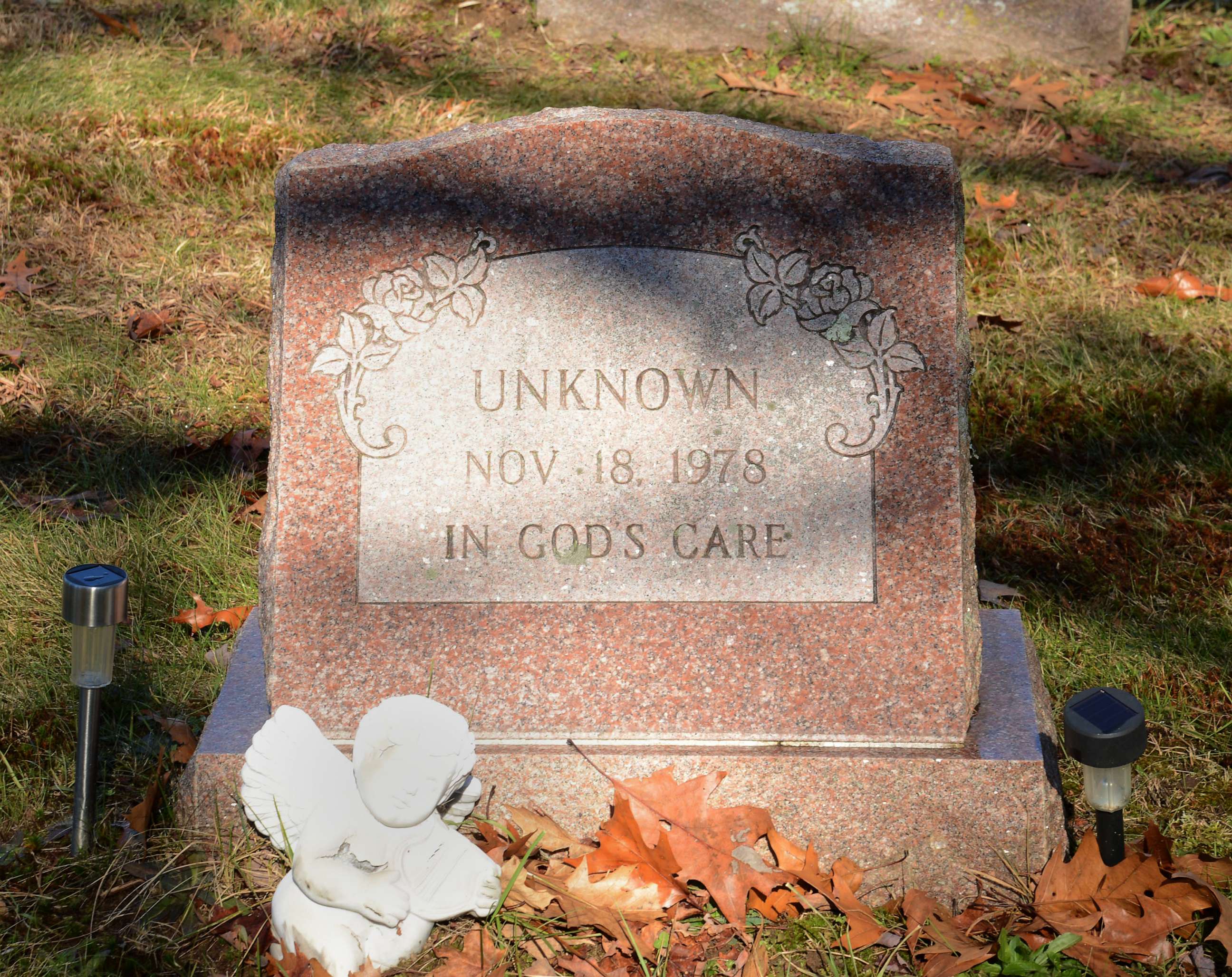 PHOTO: A cemetery marker for Patricia Ann Tucker, who had gone unknown for decades, in Granby, Mass.