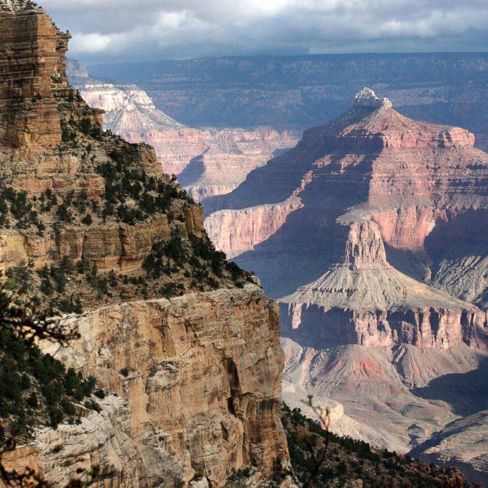 70 Year Old Woman Falls To Her Death In Grand Canyon National Park Abc News