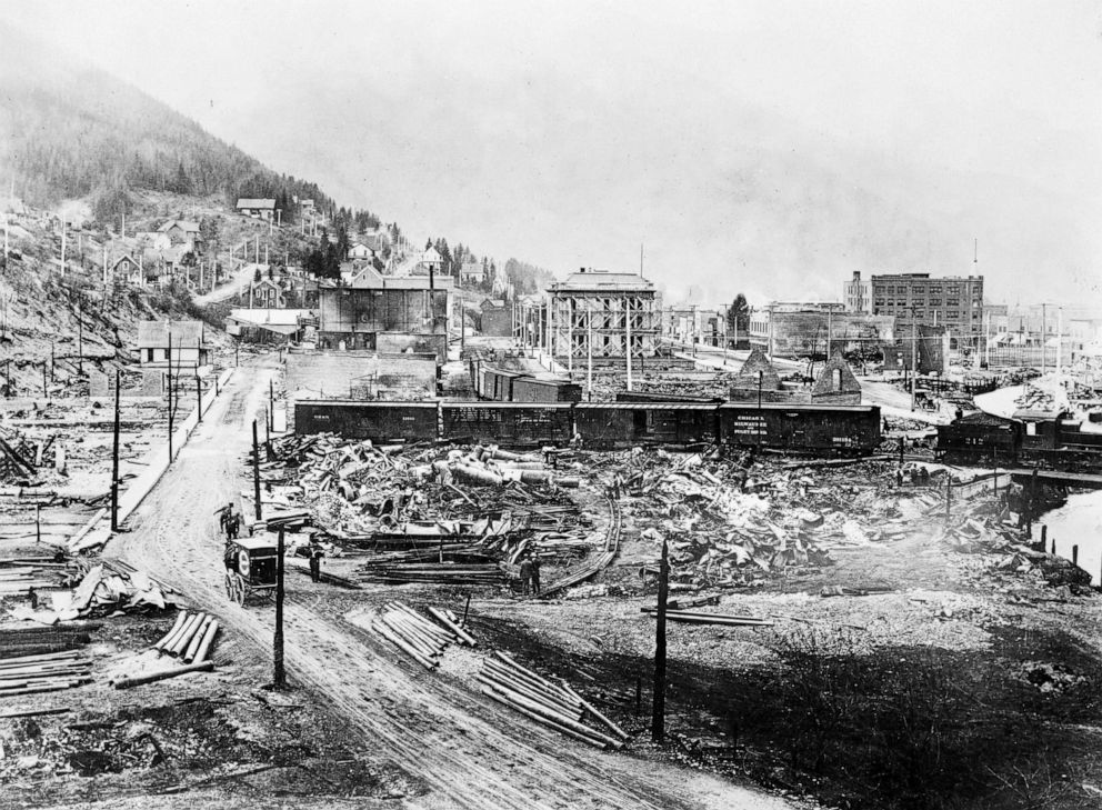 PHOTO: The city of Wallace, Idaho destroyed by fire in 1910.
