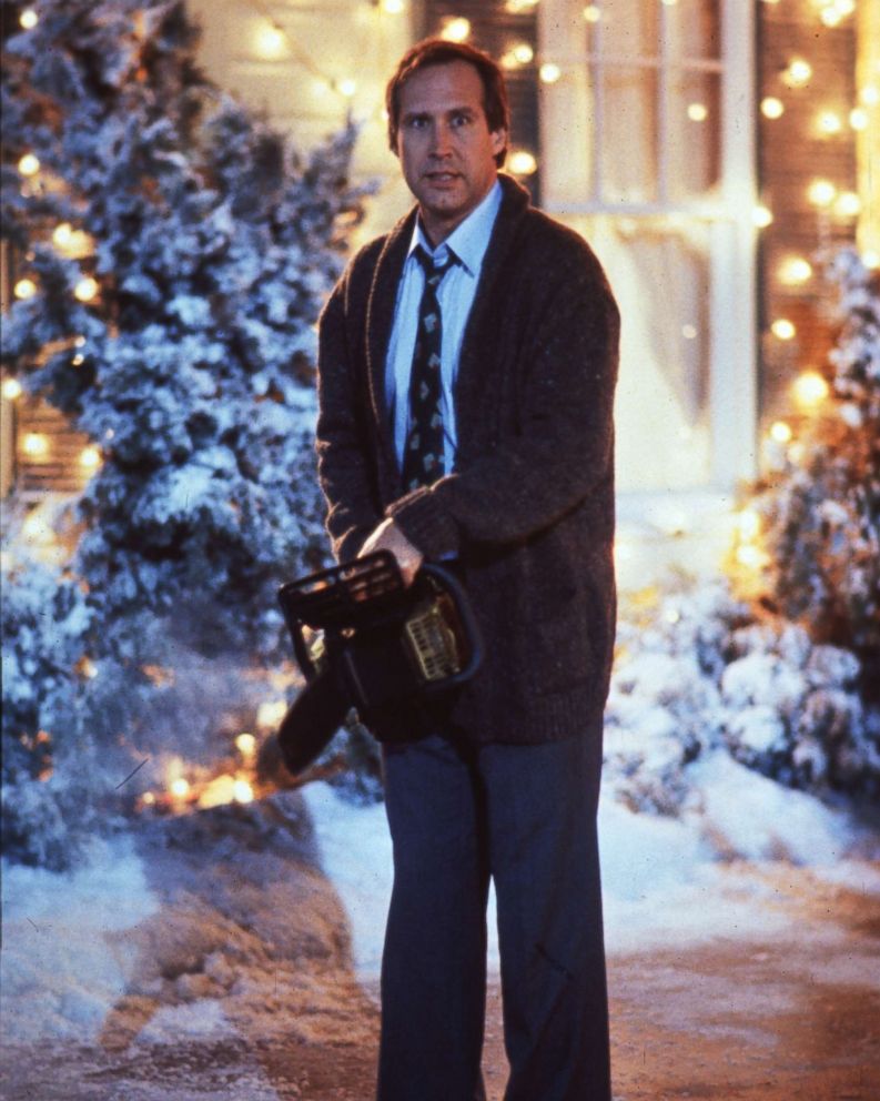 Stewart ø oversættelse Integration Passerby panics after seeing fake Clark Griswold hanging off roof in 'Christmas  Vacation'-inspired lights display - ABC News