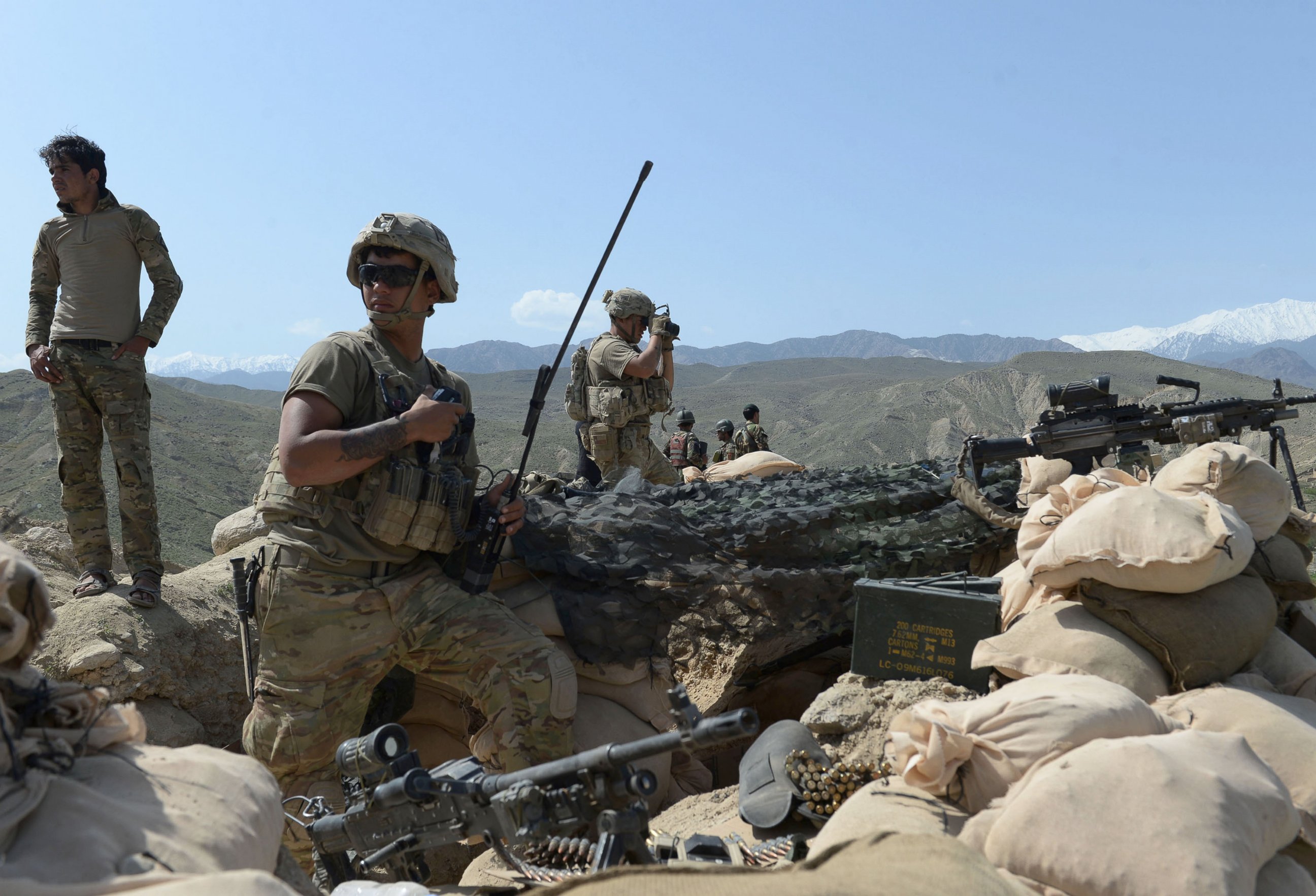 PHOTO: U.S, soldiers take up positions during an ongoing an operation against Islamic State (IS) militants in Achin district of Nangarhar province, Afghanistan, April 11, 2017.