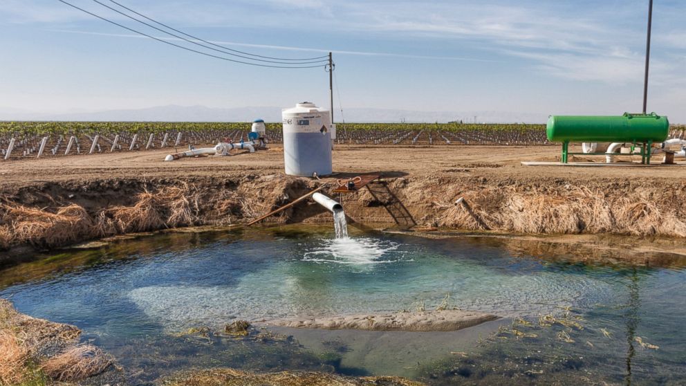 PHOTO: A groundwater well pumps water into holding pond at a family winery in the San Joaquin Valley, Calif., Nov. 4, 2014.