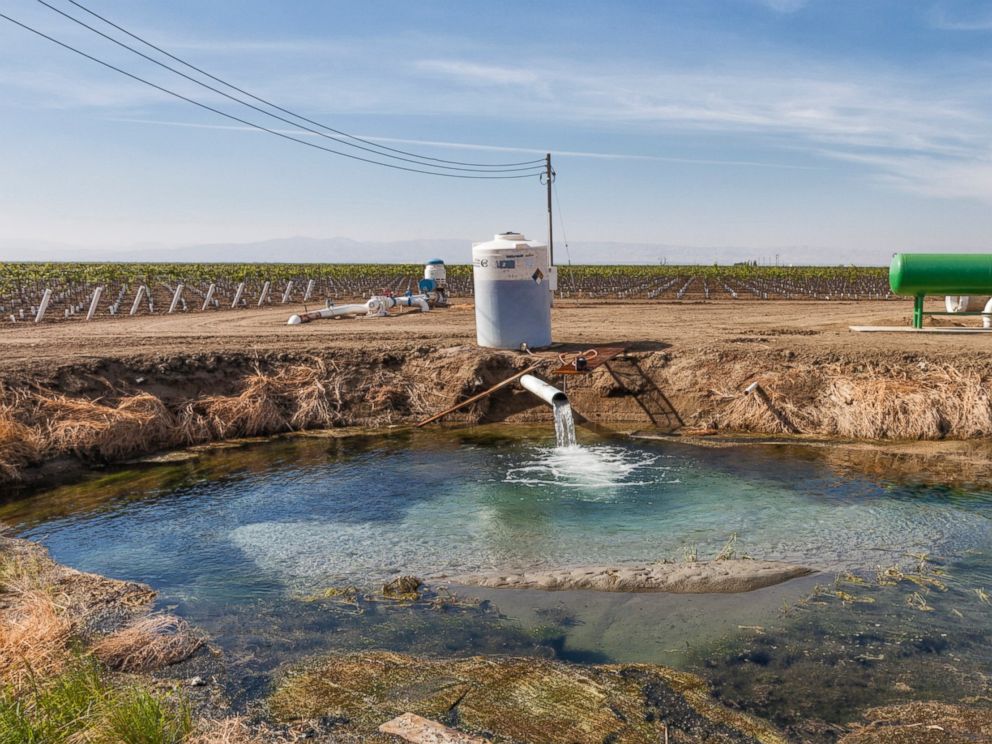 PHOTO: A groundwater well pumps water into holding pond at a family winery in the San Joaquin Valley, Calif., Nov. 4, 2014.