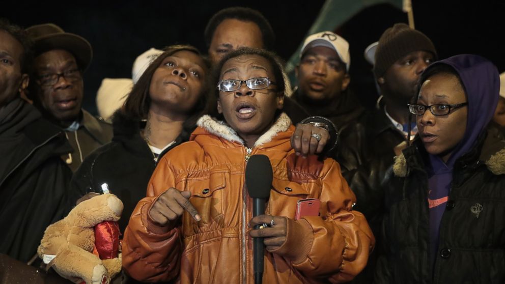 PHOTO: Nakeeia Williams speaks during a vigil in the Park Manor neighborhood to honor her 11-year-old daughter, Takiya Holmes, who died after being shot by a stray bullet while riding in a car with her mother last Saturday on on Feb. 14, 2017 in Chicago.