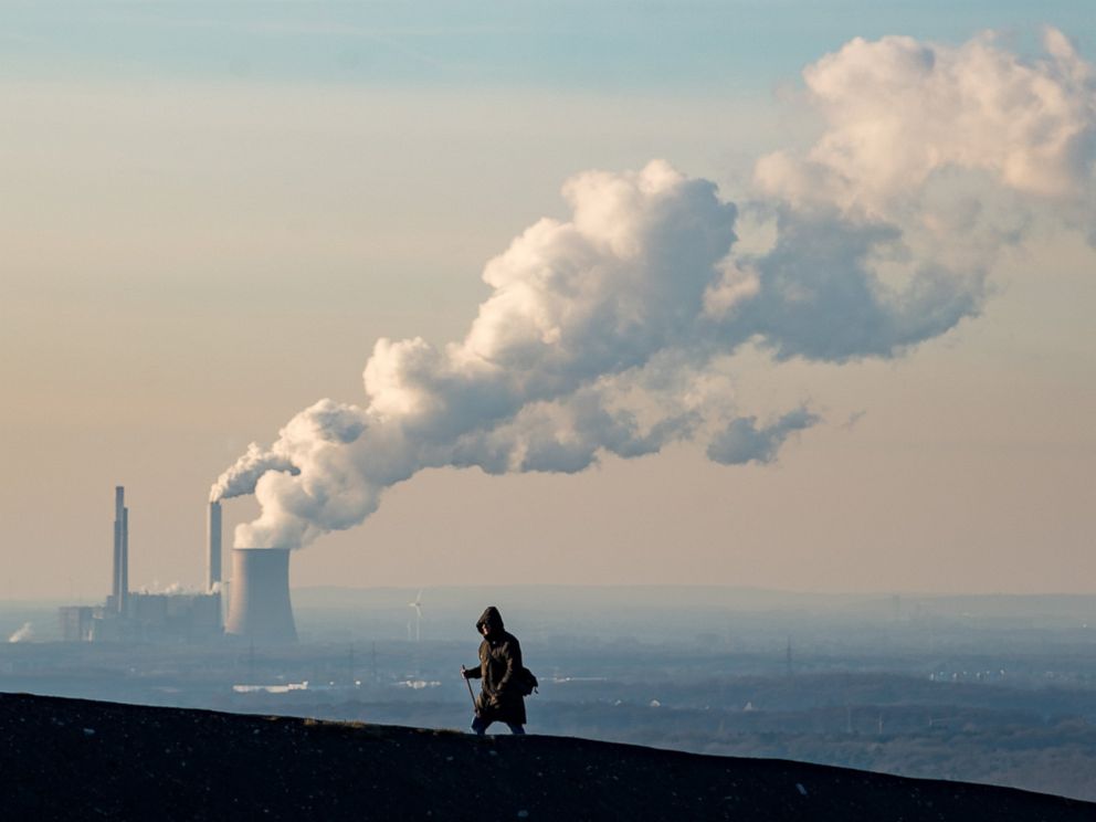 PHOTO: Steam and exhaust rise from the power plant of STEAG on a cold winter day on Jan. 6, 2017 in Oberhausen, Germany.
