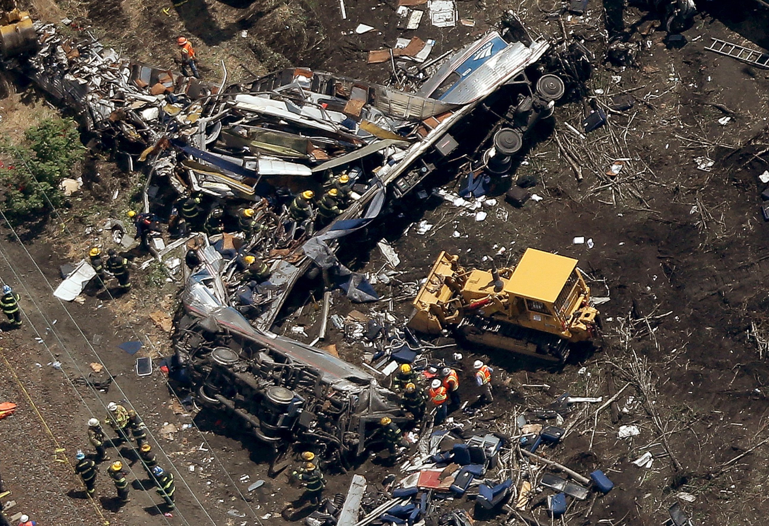 PHOTO: Investigators work near the wreckage of a derailed Amtrak passenger train, May 13, 2015 in north Philadelphia.