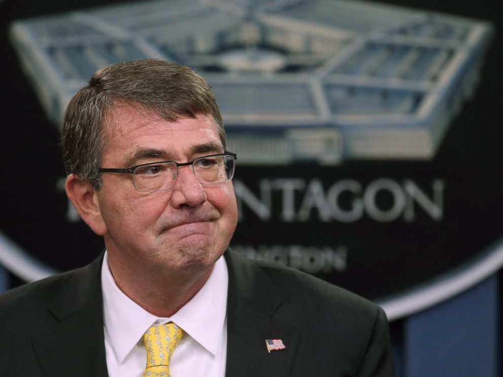 PHOTO: Secretary of Defense Ash Carter speaks to the media during a briefing at the Pentagon May 7, 2015 in Arlington, Va.