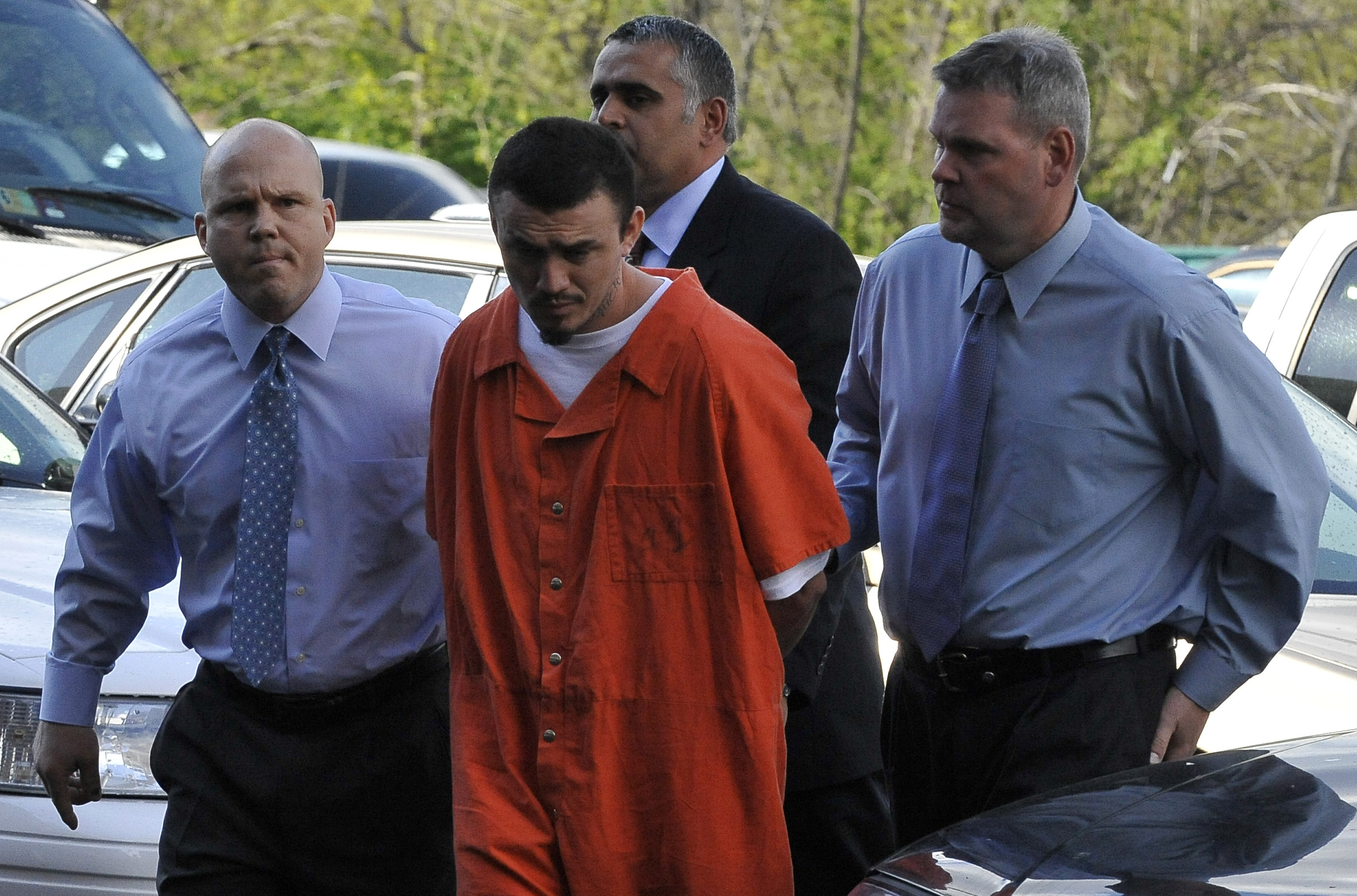 PHOTO: Ingmar Guandique is escorted to the Violent Crimes Unit in Washington, April 22, 2009.