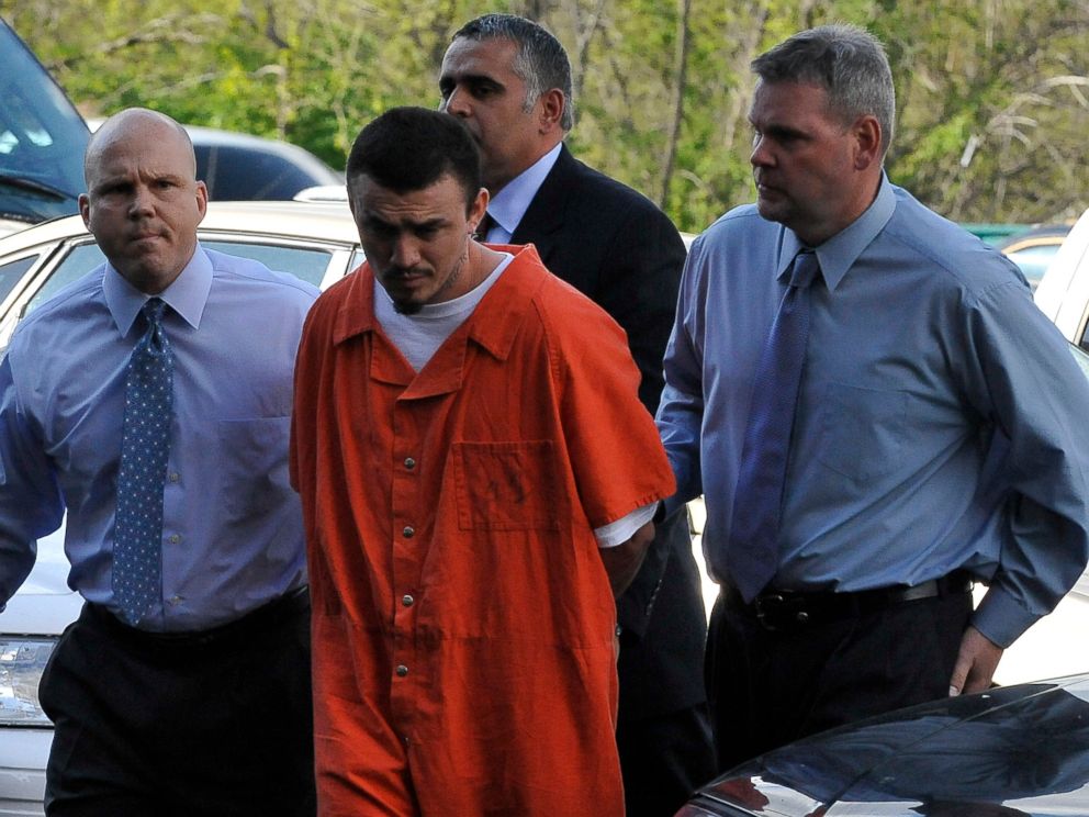 PHOTO: Ingmar Guandique is escorted to the Violent Crimes Unit in Washington, April 22, 2009.