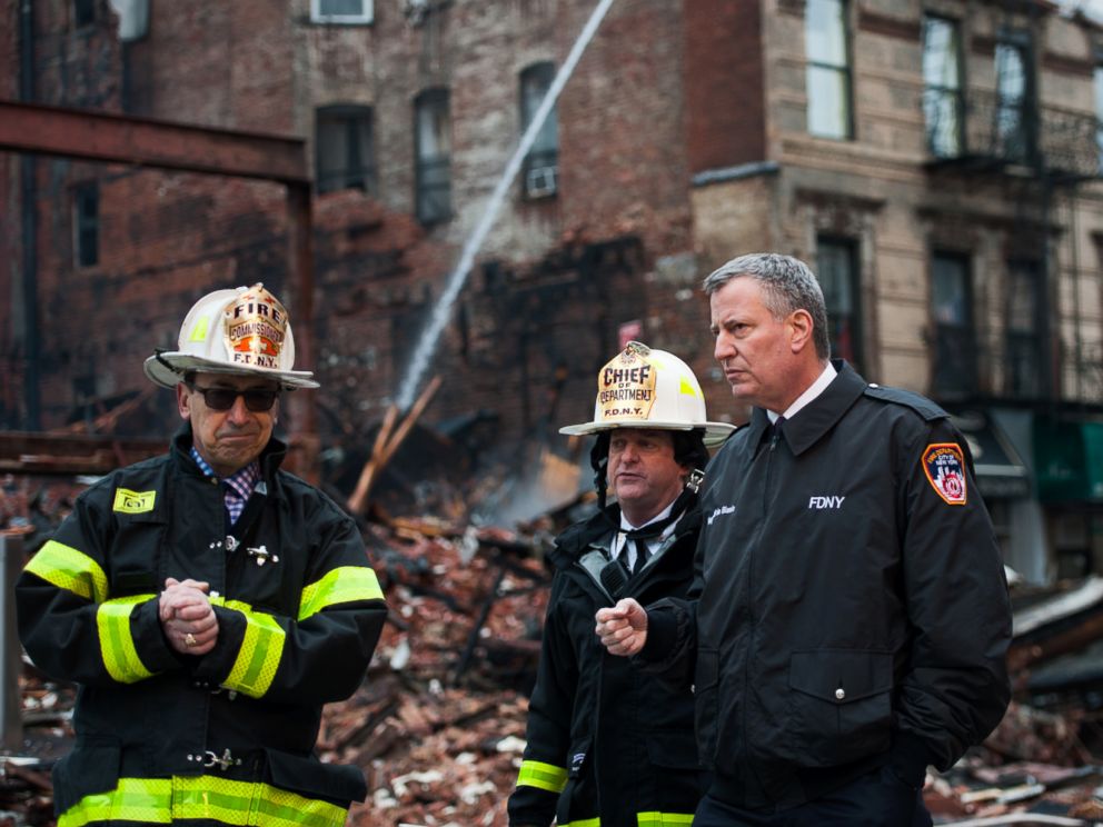 PHOTO: New York City Mayor Bill de Blasio visits the site of a seven-alarm fire that caused the collapse of two buildings and damage to two other buildings a day after the blaze took place, March 27, 2015.