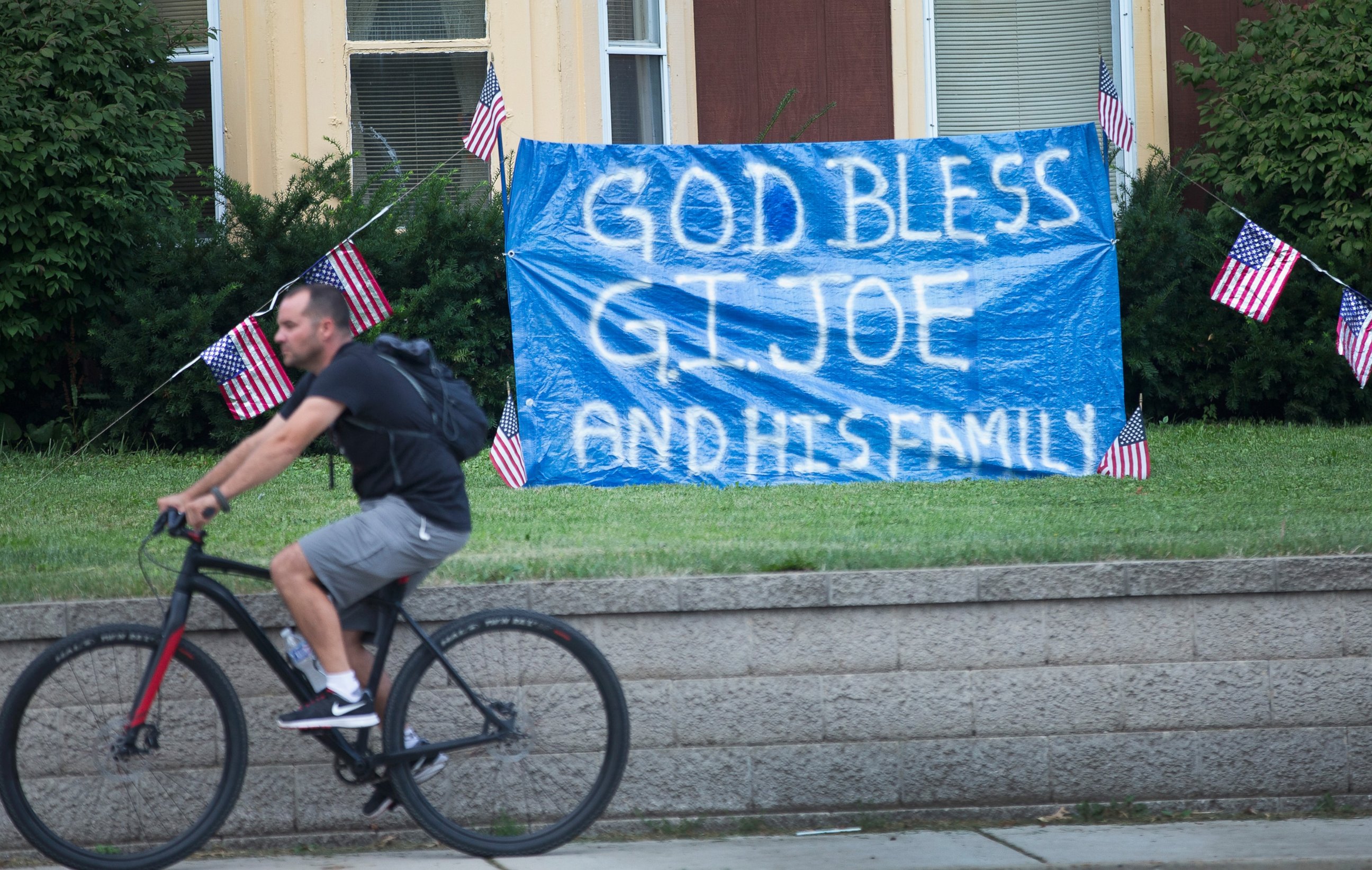PHOTO: A sign hangs near the Antioch Commuity High School during the visitation and funeral of slain Fox Lake police officer Lt. Joe Gliniewicz, known as G.I. Joe, on Sept. 7, 2015.