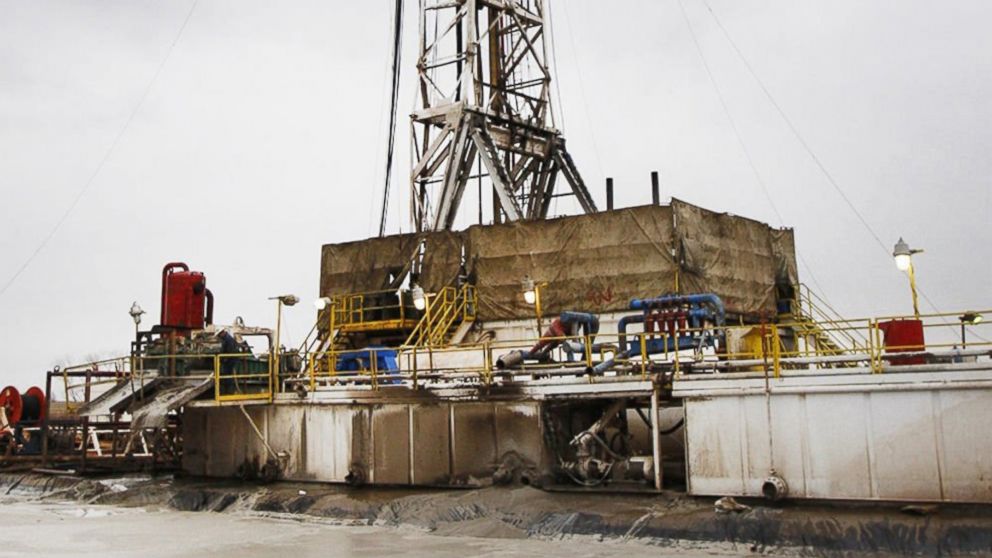 PHOTO: A Sandridge Energy oil rig operates on the Oklahoma border in Harper County, Kan., in Feb. 2012. 