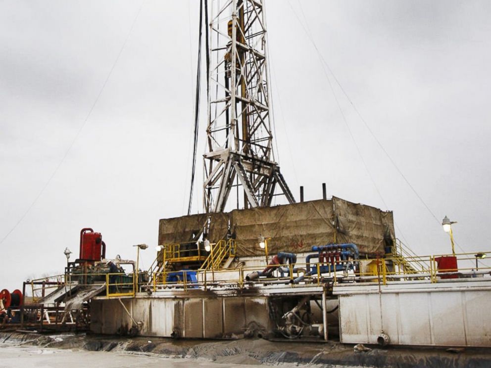 PHOTO: A Sandridge Energy oil rig operates on the Oklahoma border in Harper County, Kan., in Feb. 2012.