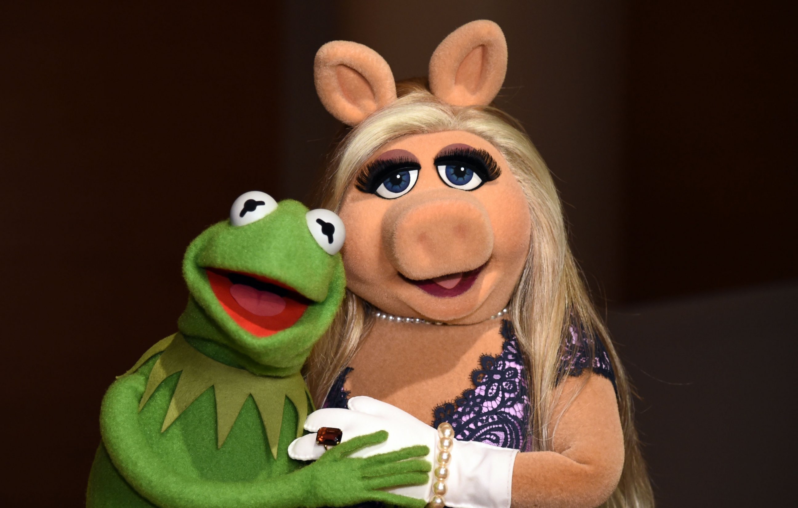 gty_kermit_miss_piggy_kb_150806.jpg