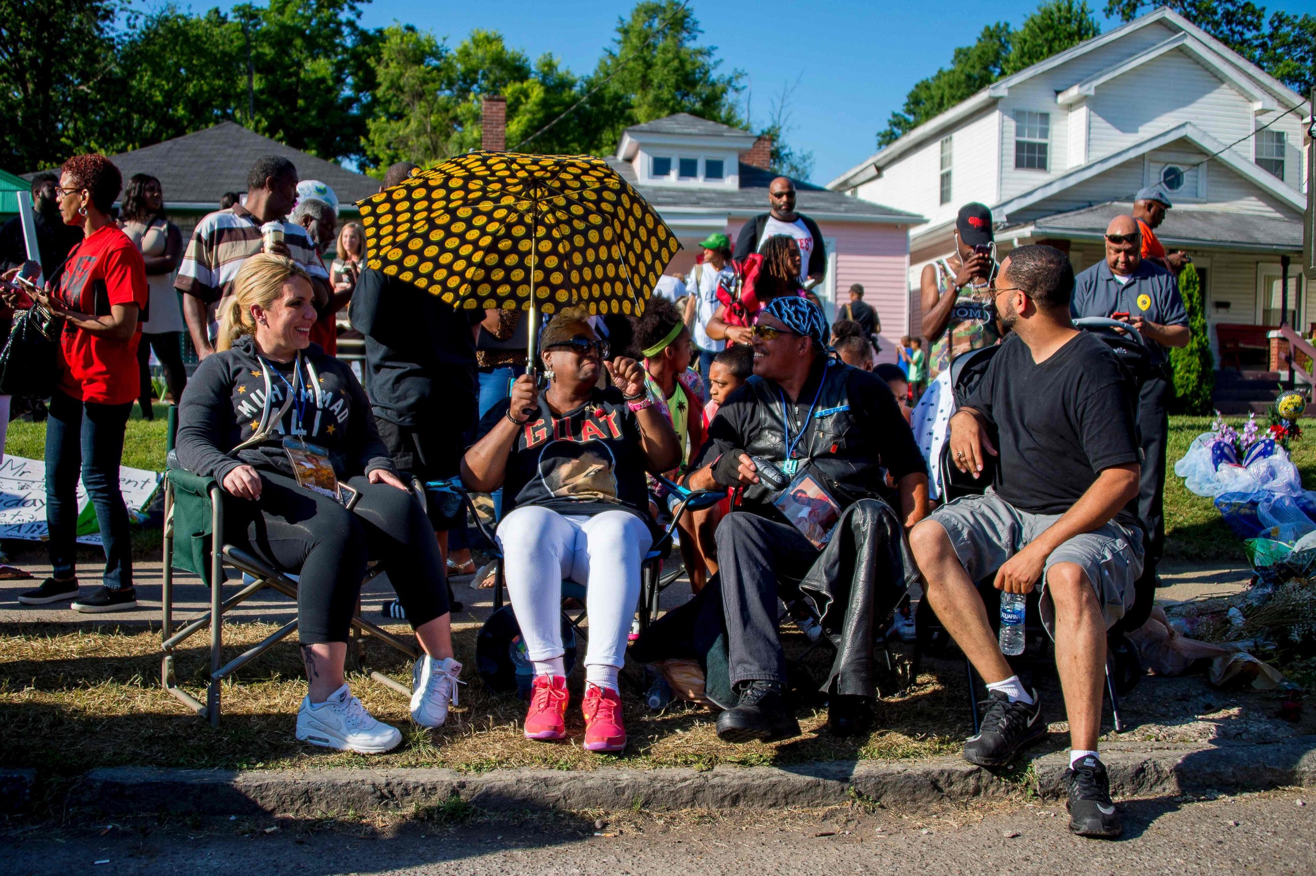 PHOTO: People sit on lawn chairs outside boxing legend Muhammad Ali's childhood home while waiting to pay their respects during a funeral procession on June 10, 2016 in Louisville, Kentucky.