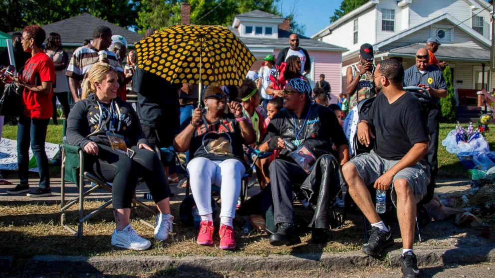 PHOTO: People sit on lawn chairs outside boxing legend Muhammad Ali's childhood home while waiting to pay their respects during a funeral procession on June 10, 2016 in Louisville, Kentucky.