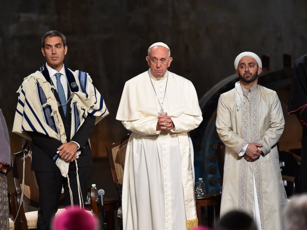 PHOTO: Pope Francis attends a multi-religious service for the victims of 9/11 at the memorial in New York on Sept. 25, 2015.