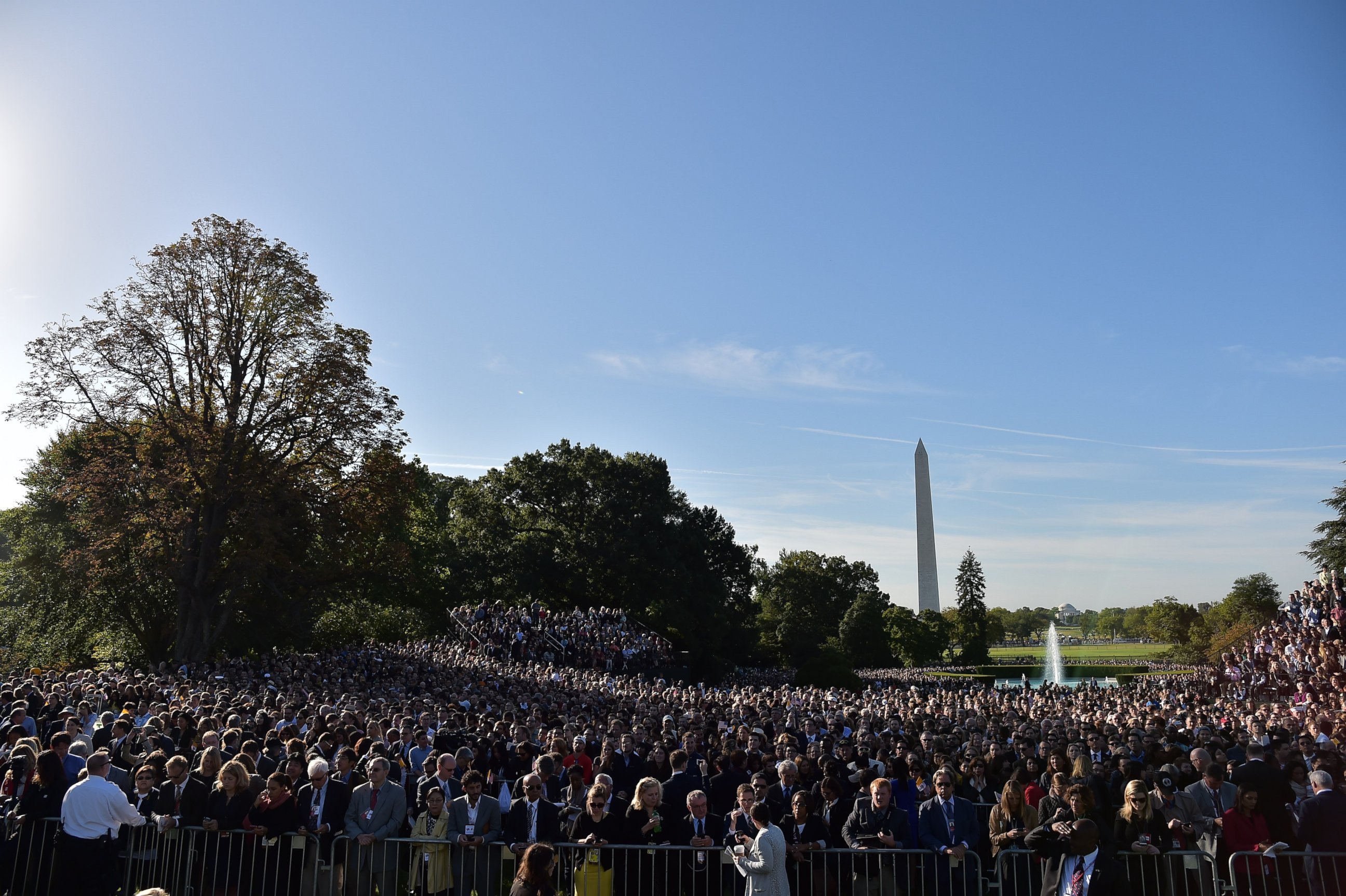 PHOTO: People wait for the arrival of Pope Francis at the White House on Sept. 23, 2015 in Washington, DC.